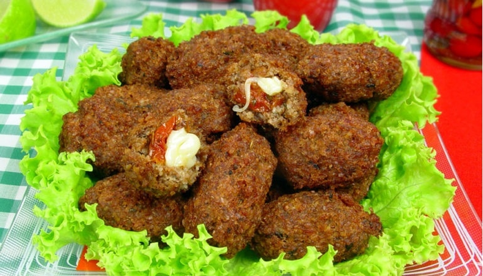 quibe com tomate seco e mussarela