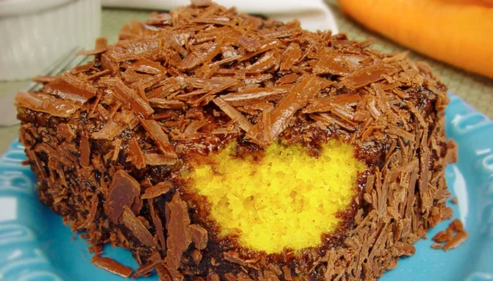 bolo de cenoura com raspas de chocolate