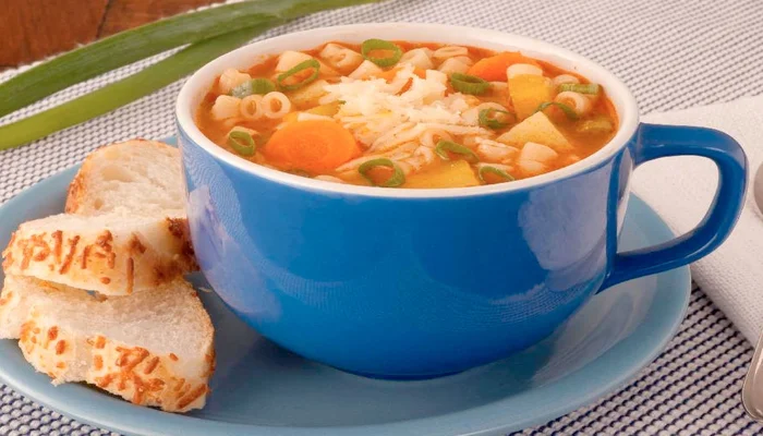 sopa de legumes com macarrão