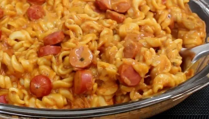 macarrão com salsicha e creme de leite