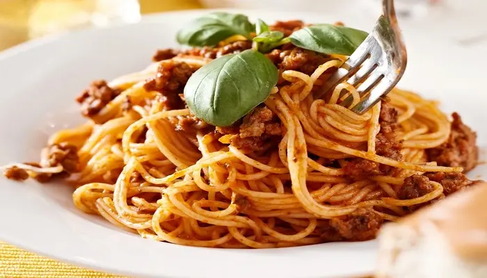 macarrão com carne moída simples