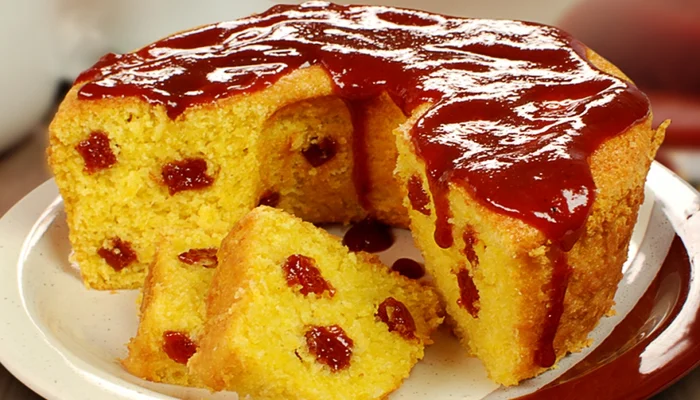 bolo de fubá com pedacinhos de goiabada