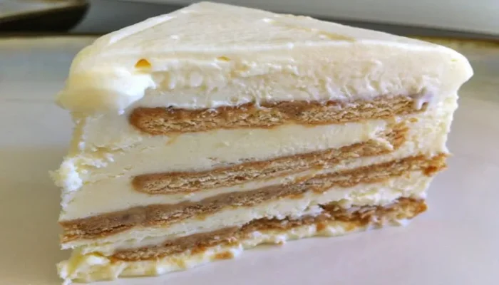 torta gelada de bolacha, natas e leite condensado