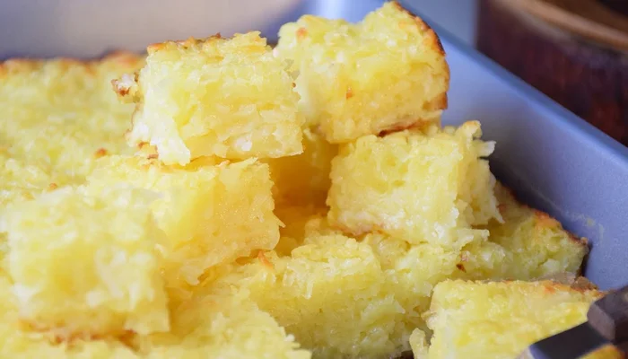 bolo de aipim com coco e queijo