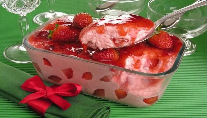 mousse de morango escondido