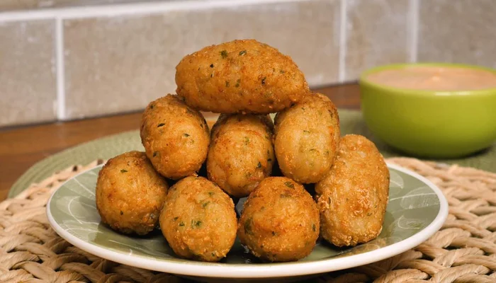 receita de bolinho de arroz simples e prático