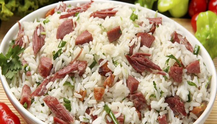 receita de arroz carreteiro muito fácil e delicioso
