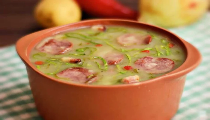 receita de caldinho de mandioca linguiça e couve