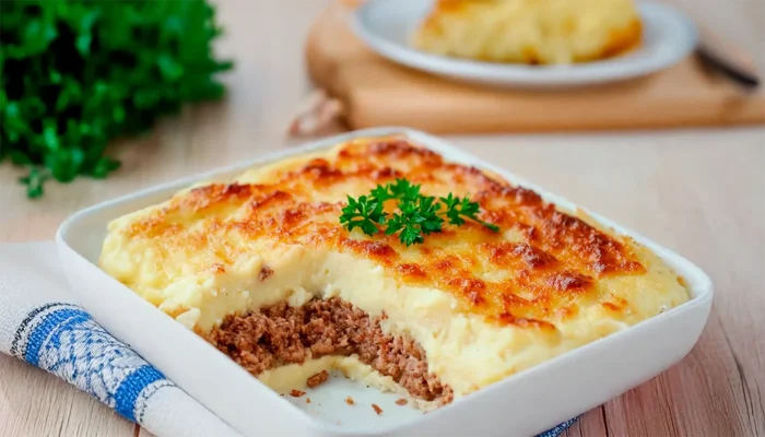 escondidinho de carne moída com mandioca cremoso