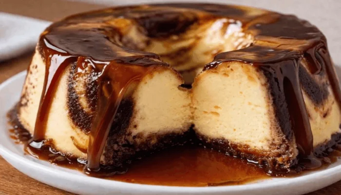 pudim mesclado de ninho com chocolate