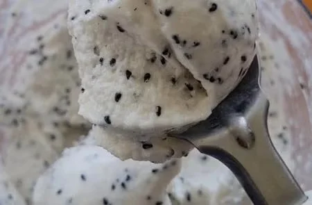 sorvete cremoso de pitaya
