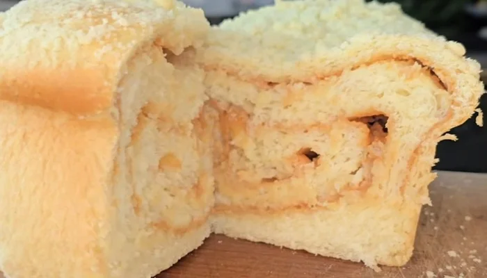 cuca de doce de leite com farofa crocante